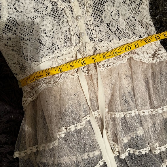 Lace Ribbons & Pearl Shirt Vest - Picture 6 of 7